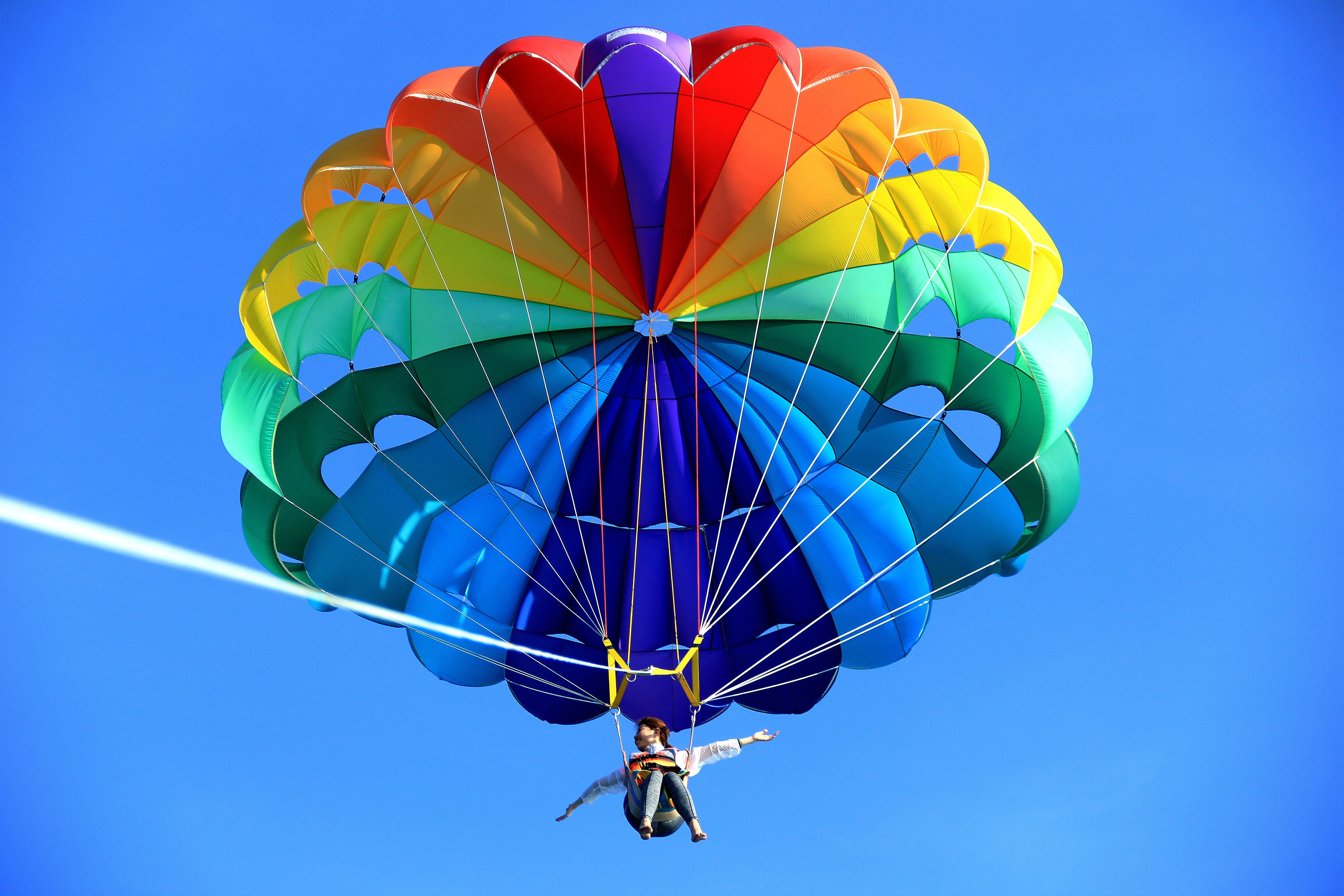 拖伞（摄影：范勇）2