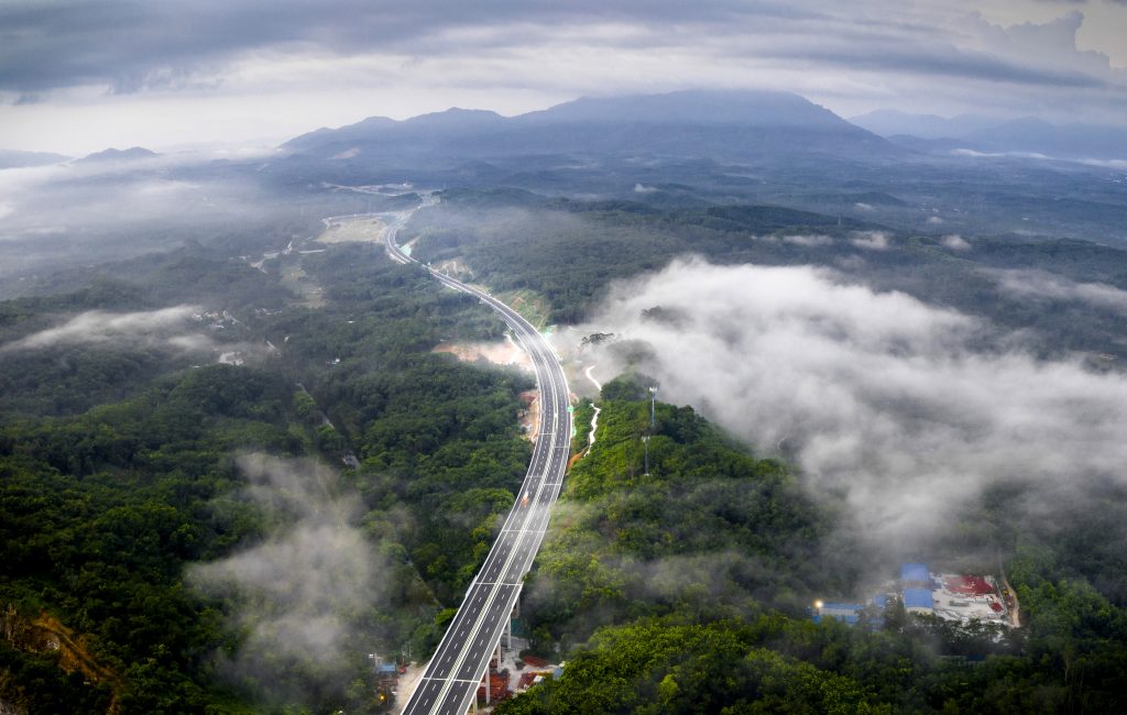 《醉美山海之路》作者黄良友8976302815 (3)
