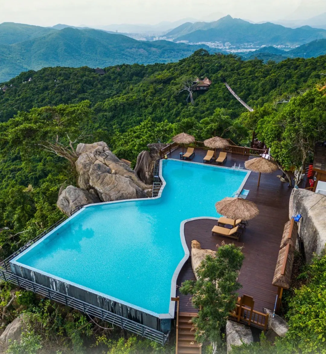最宜感受山间清风的“森林泳池”